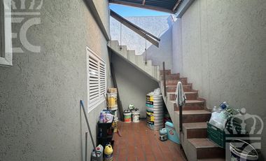 VENTA en bloc 1 local comercial   1 galpón en PB  y 2 deptos. de 3 ambientes en el 1er. piso