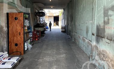 VENTA en bloc 1 local comercial   1 galpón en PB  y 2 deptos. de 3 ambientes en el 1er. piso