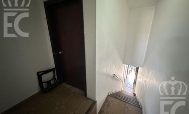 VENTA en bloc 1 local comercial   1 galpón en PB  y 2 deptos. de 3 ambientes en el 1er. piso