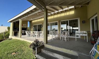 Casa en Alquiler- Ecuestre Lote 340- Costa Esmeralda - Grande capacidad - Pileta