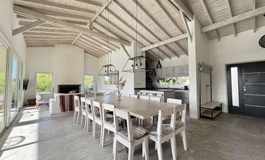 Casa en Alquiler- Ecuestre Lote 340- Costa Esmeralda - Grande capacidad - Pileta