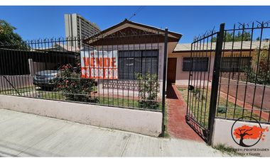 SE VENDE AMPLIA  CASA CENTRAL CALLE RODRIGUEZ