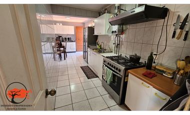 SE VENDE AMPLIA  CASA CENTRAL CALLE RODRIGUEZ