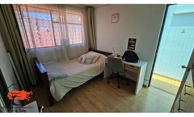 SE VENDE AMPLIA  CASA CENTRAL CALLE RODRIGUEZ