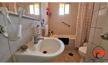 SE VENDE AMPLIA  CASA CENTRAL CALLE RODRIGUEZ