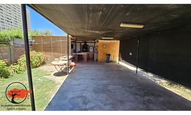 SE VENDE AMPLIA  CASA CENTRAL CALLE RODRIGUEZ