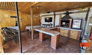 SE VENDE AMPLIA  CASA CENTRAL CALLE RODRIGUEZ