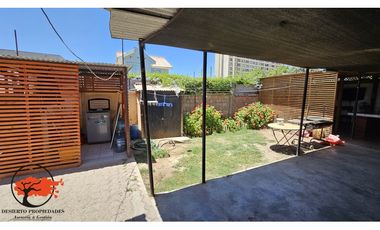 SE VENDE AMPLIA  CASA CENTRAL CALLE RODRIGUEZ