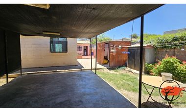 SE VENDE AMPLIA  CASA CENTRAL CALLE RODRIGUEZ