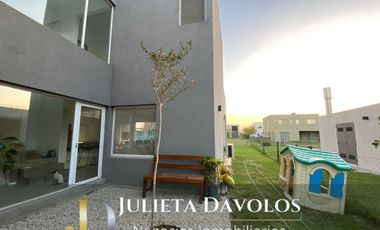 Casa en Venta/Alquiler 5 ambientes  Puertos del lago  Barrio Araucarias