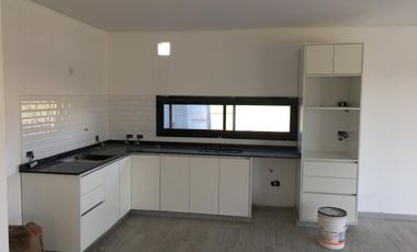 Casa a estrenar en venta en Área 8, San Sebastián