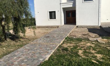 Casa a estrenar en venta en Área 8, San Sebastián