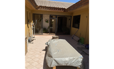 DESIERTO PROPIEDADES  VENDE CASA CENTRAL