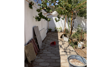 DESIERTO PROPIEDADES  VENDE CASA CENTRAL