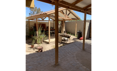 DESIERTO PROPIEDADES  VENDE CASA CENTRAL