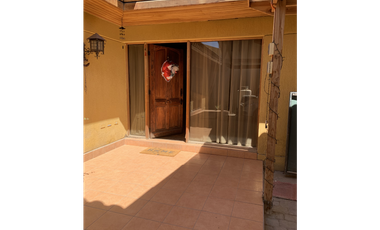 DESIERTO PROPIEDADES  VENDE CASA CENTRAL