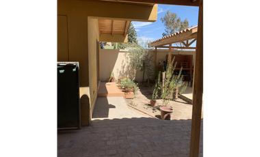 DESIERTO PROPIEDADES  VENDE CASA CENTRAL