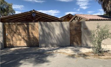 DESIERTO PROPIEDADES  VENDE CASA CENTRAL