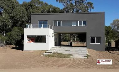 Costa Esmeralda - Casa en venta en barrio Golf 2