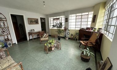 Casa ideal uso comercial sobre Avenida Calchaqui