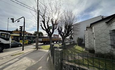 Casa ideal uso comercial sobre Avenida Calchaqui