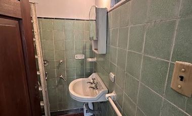 Casa ideal uso comercial sobre Avenida Calchaqui