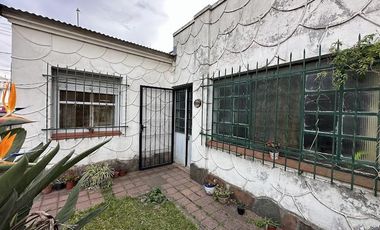 Casa ideal uso comercial sobre Avenida Calchaqui