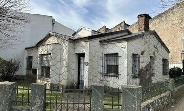 Casa ideal uso comercial sobre Avenida Calchaqui