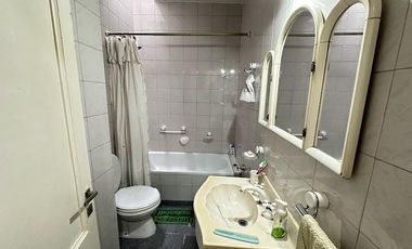 Casa ideal uso comercial sobre Avenida Calchaqui