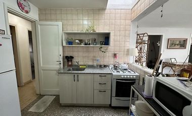 Casa ideal uso comercial sobre Avenida Calchaqui