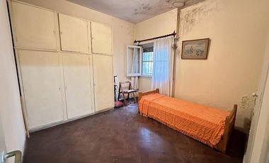 Casa ideal uso comercial sobre Avenida Calchaqui