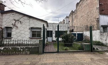 Casa ideal uso comercial sobre Avenida Calchaqui