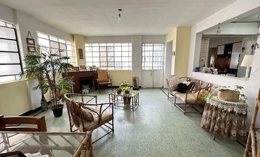 Casa ideal uso comercial sobre Avenida Calchaqui