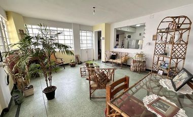 Casa ideal uso comercial sobre Avenida Calchaqui