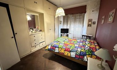 Casa ideal uso comercial sobre Avenida Calchaqui