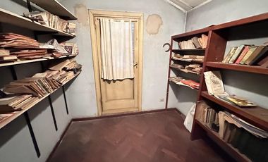 Casa ideal uso comercial sobre Avenida Calchaqui
