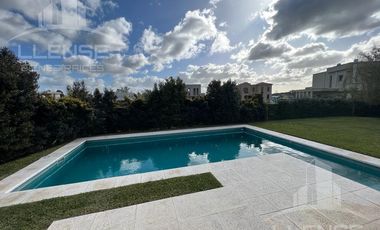 Casa 5 ambientes totalmente amoblada en venta - Hudson Park