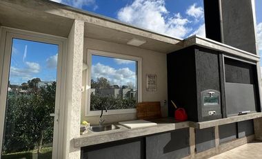Casa 5 ambientes totalmente amoblada en venta - Hudson Park