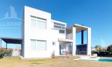 Casa 5 ambientes totalmente amoblada en venta - Hudson Park