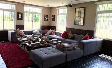 CASA EN VENTA -  El Solar de Capilla, Exaltación de la Cruz  -   5 Ambientes, Pileta, Espectacular