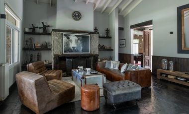 CASA EN VENTA -  El Solar de Capilla, Exaltación de la Cruz  -   5 Ambientes, Pileta, Espectacular
