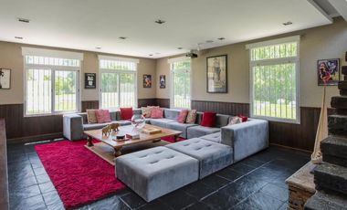 CASA EN VENTA -  El Solar de Capilla, Exaltación de la Cruz  -   5 Ambientes, Pileta, Espectacular