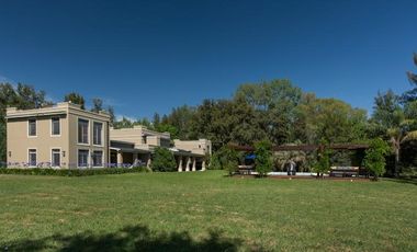 CASA EN VENTA -  El Solar de Capilla, Exaltación de la Cruz  -   5 Ambientes, Pileta, Espectacular