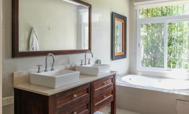 CASA EN VENTA -  El Solar de Capilla, Exaltación de la Cruz  -   5 Ambientes, Pileta, Espectacular