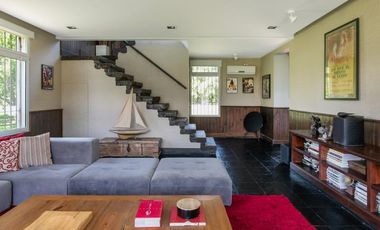 CASA EN VENTA -  El Solar de Capilla, Exaltación de la Cruz  -   5 Ambientes, Pileta, Espectacular