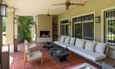 CASA EN VENTA -  El Solar de Capilla, Exaltación de la Cruz  -   5 Ambientes, Pileta, Espectacular