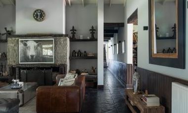 CASA EN VENTA -  El Solar de Capilla, Exaltación de la Cruz  -   5 Ambientes, Pileta, Espectacular