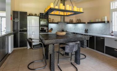 CASA EN VENTA -  El Solar de Capilla, Exaltación de la Cruz  -   5 Ambientes, Pileta, Espectacular