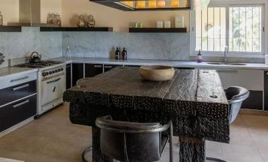 CASA EN VENTA -  El Solar de Capilla, Exaltación de la Cruz  -   5 Ambientes, Pileta, Espectacular