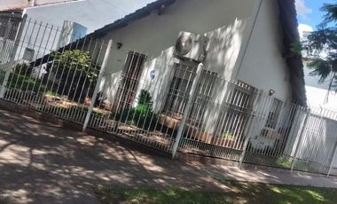 Casa en venta - 3 dormitorios 2 baños - jardin y patio - 182mts2 - Monte Grande